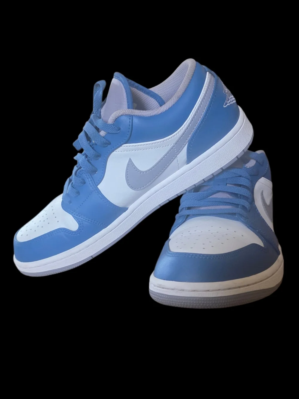 Nike Men’s Low-Top Jordans - White & Blue